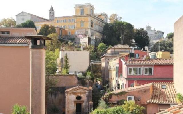 Luxury Art Apt With Terrace In Trastevere