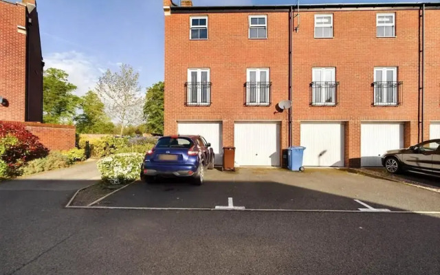 Riverfront Staffordshire Retreat