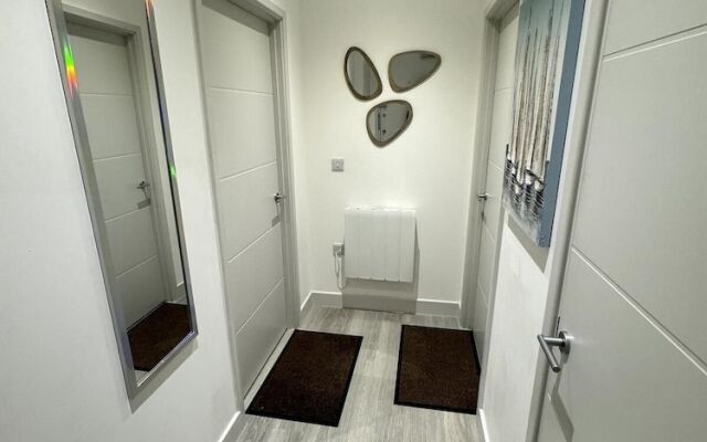 Cozy Bracknell Apartment With Modern Amenities