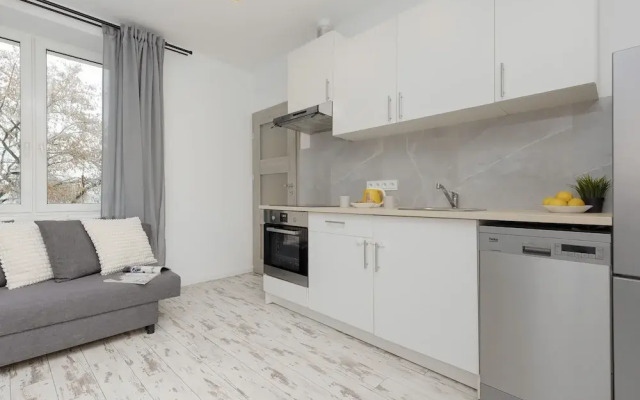 Gagarina Apartment Warsaw by Renters