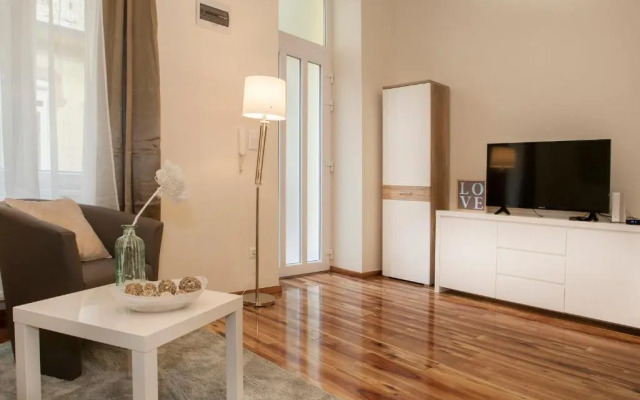 Robinia Apartment
