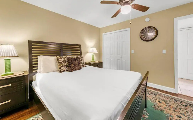 Destin Towers 102