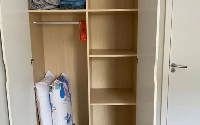 Apto novo e arejado com uma ampla sacada