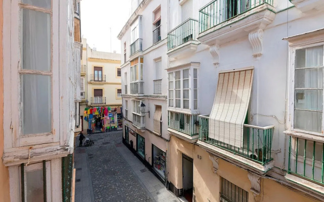 Starlight in Cadiz With 3 Bedrooms and 1 Bathrooms