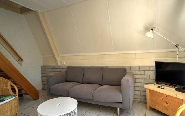 Cosy Holiday Home in Eerbeek With Balcony/terrace