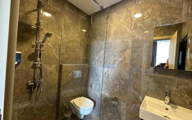 Roj Suite