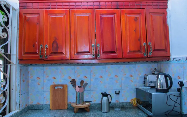 Dar es Salaam-sleeps8-parking-garden-pet Friendly
