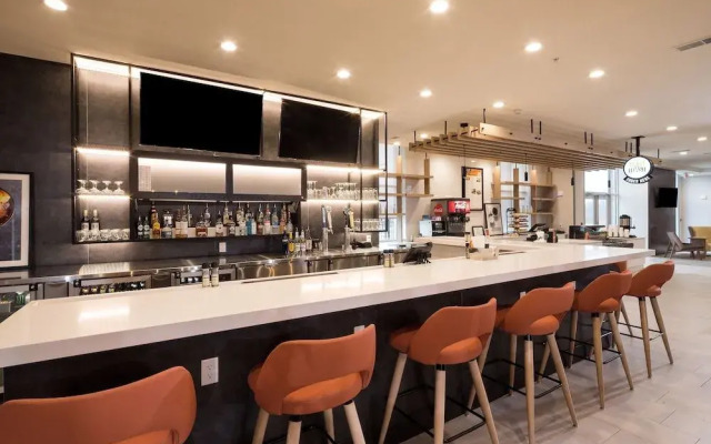 Holiday Inn & Suites Detroit - Troy