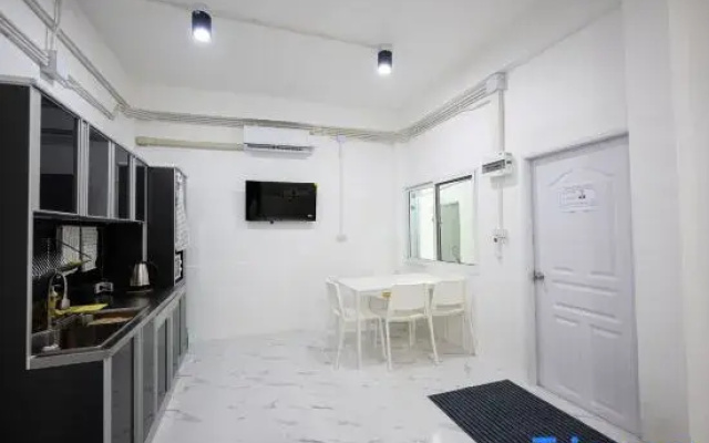 Room 307 Near Don Mueang Airport & BTS Wat PhraSi