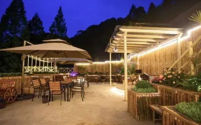 Qingcheng Mountain Know Village Private Tang Homestay