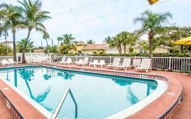 Econo Lodge Cocoa Beach - near the Port