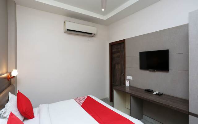 Collection O 6688 Hotel RP Grand Titanium