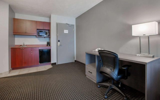 Days Inn & Suites by Wyndham Moncton