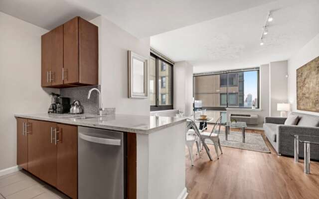 Bluebird Suites near PATH