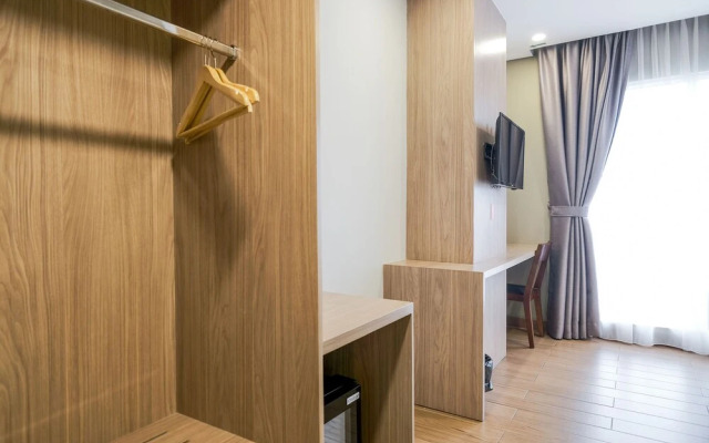 RedDoorz Premium near CBD Puri Indah