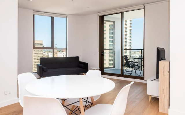 New 2 Bedroom Darling Harbor Apartment – Balcony – Sydney