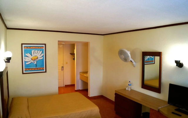 Hotel & Suites Villa del Sol