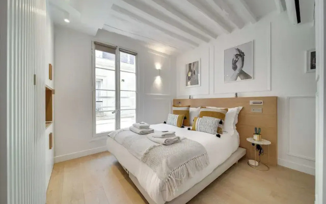 Amazing Historical Parisien Town House Next TO Louvre Area !