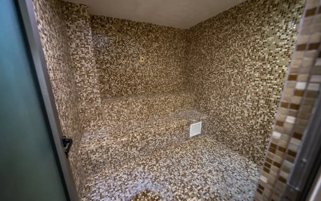 Stunning Ocean Front By Condo Boutique