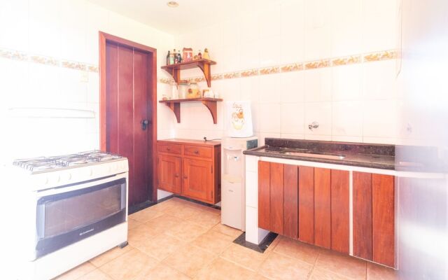 GB51 Excelente Casa 4 Suítes Vista Mar