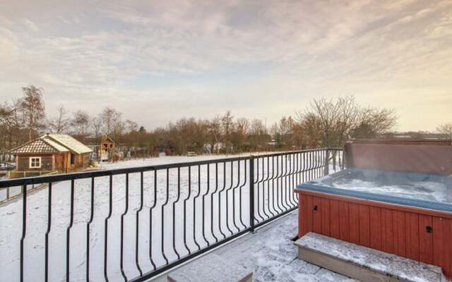 Lush Holiday Home in Oeffelt with 2 Saunas & Hot Tubs