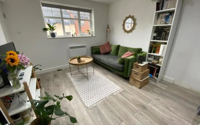 Private Apartment - Free Wifi, Parking, No Deposit