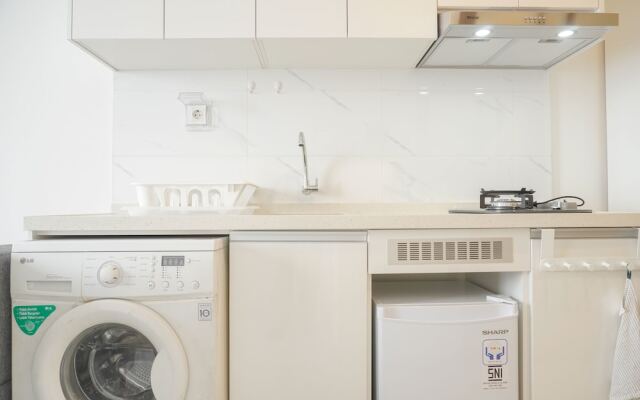 Homey And Well Furnished Studio Sky House Alam Sutera Apartment