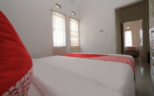 OYO 2551 Dewi Residence 2