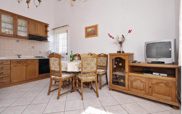 Amazing Home in Zadar With Wifi and 4 Bedrooms
