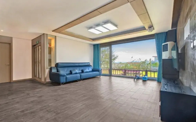 Daebudo Sunshine Kids Pool Villa