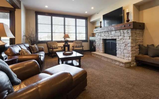 Silver Star #1104 - 2 Bed Condo