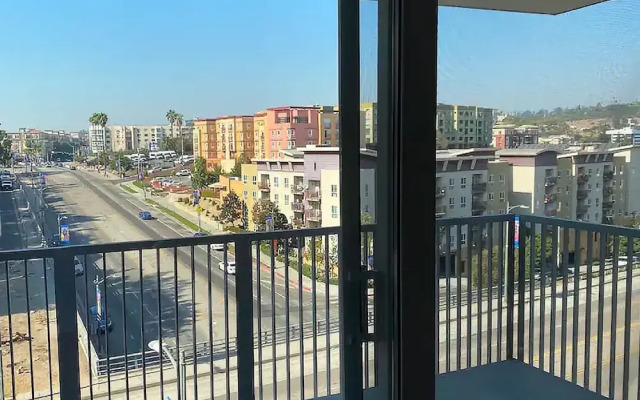 Stylish 2BR Family Apartment by Dtla