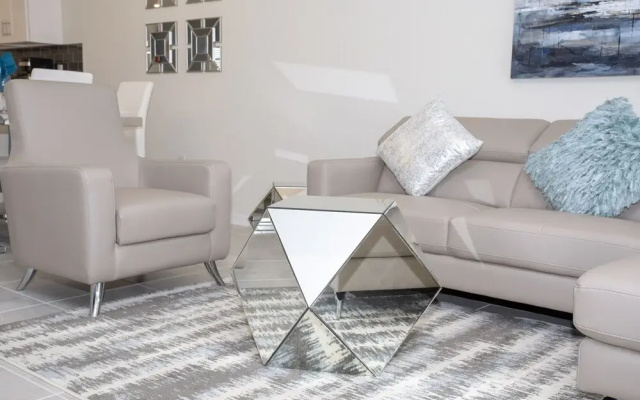 Stunning 2 Bedroom Apartment with AquaPark 304 4721
