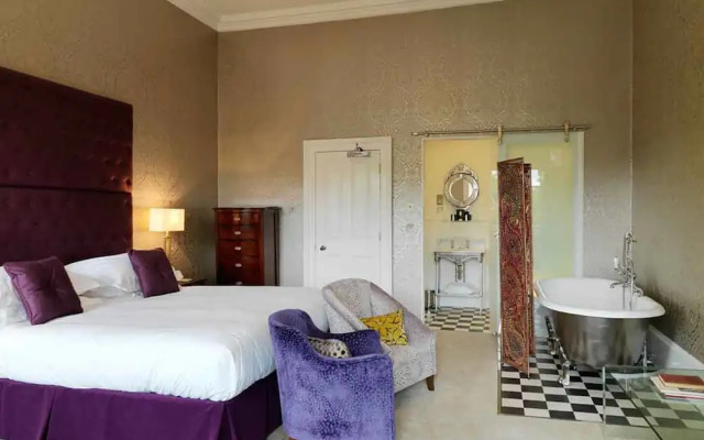 Ailsa Craig Hotel