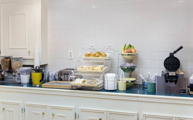 Econo Lodge Canton I-55