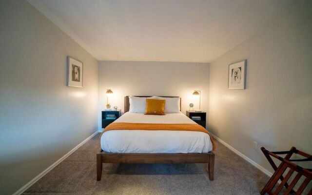 Sophisticated City Escape near DU