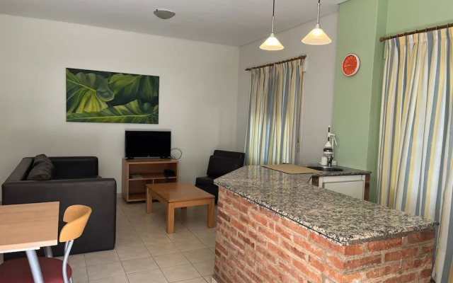 Los Robles Apart Hotel