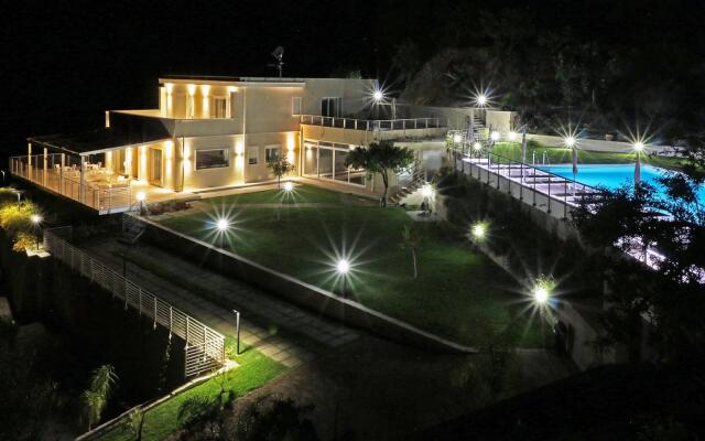 Siké Holiday Home