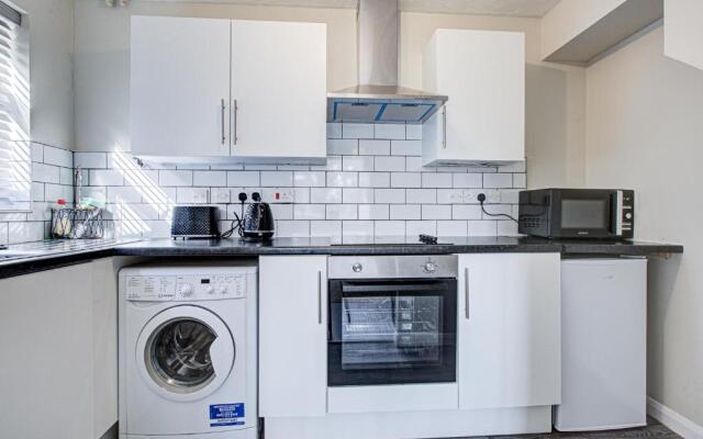 Windsor Burnham Ascot Haven Sleeps 4