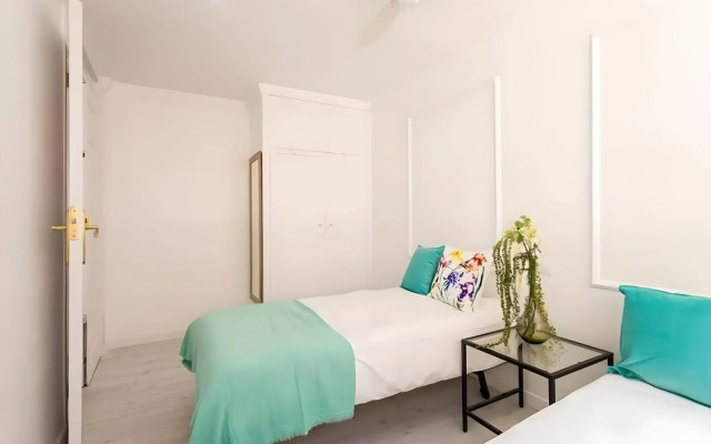 Lux City Loft in front of the Port