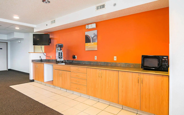 Motel 6 Sycamore, IL