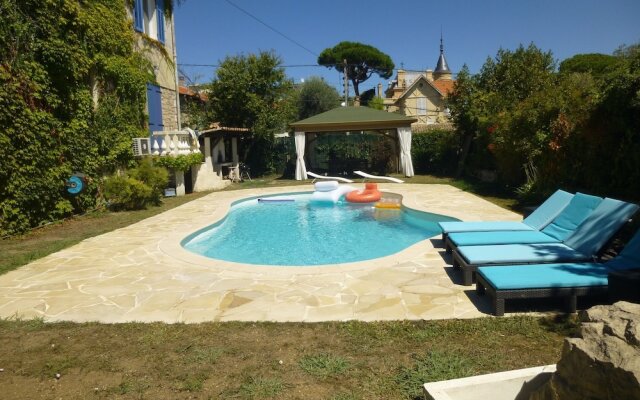 Rental F4 in villa with pool in Juan les Pins