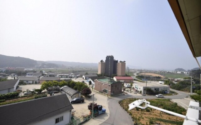 Eulwangri donkey Pension