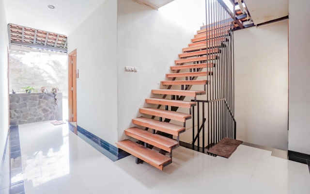 OYO 90319 Angler Guest House Malang