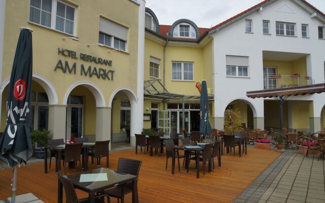 Warias Hotel & Restaurant