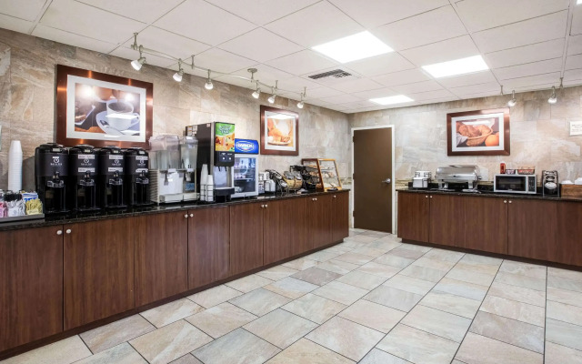 La Quinta Inn by Wyndham Davenport & Conference Center