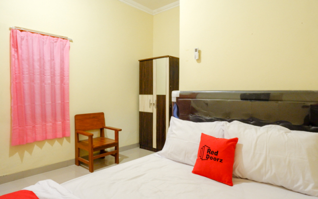 RedDoorz near Sleman City Hall 3