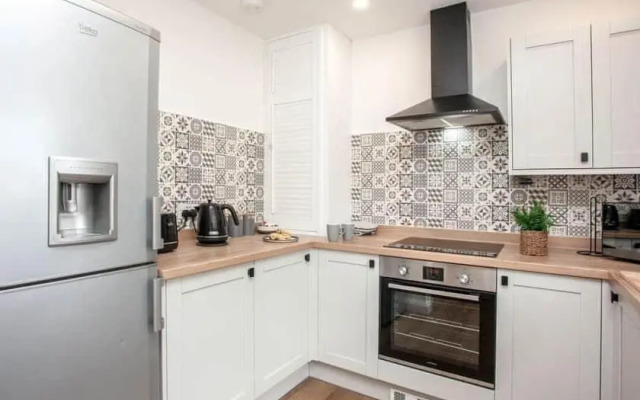 HONEYBROOK - Cosey detached home, modern, spacious