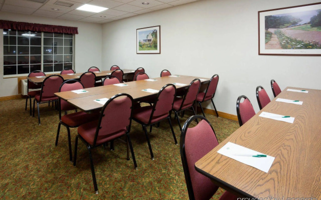 Country Inn & Suites by Radisson, St. Cloud West, MN