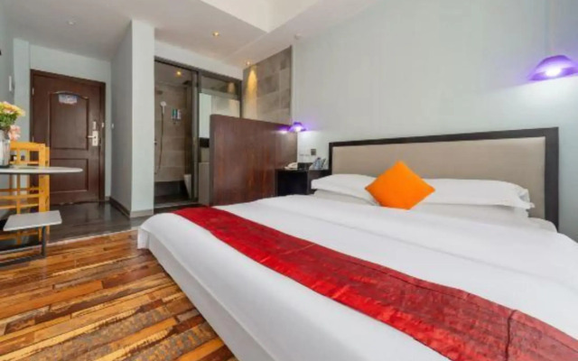 Jingyue Hotel (Chuxiong select branch)